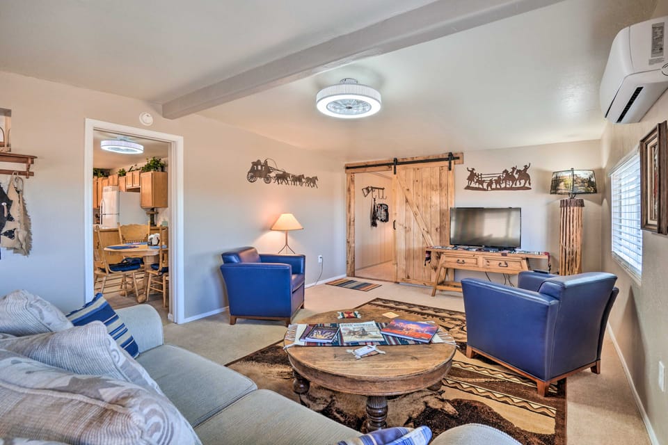 Western-Style Family Home: 15 Mi to Lake Pleasant Cottage in New River