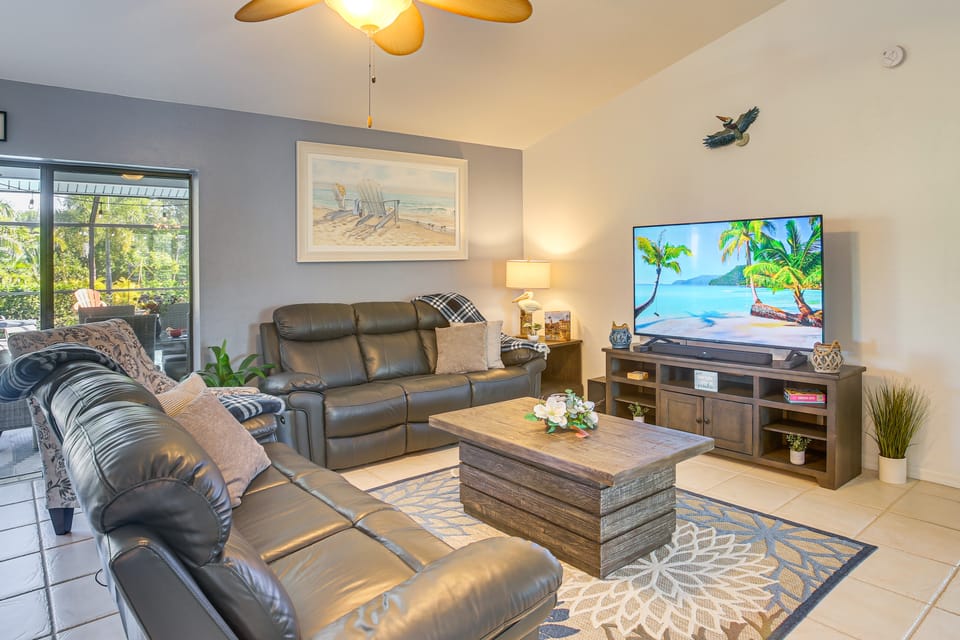 Lanai, Pool & Hot Tub! Fort Myers Coastal Retreat House in Cape Coral