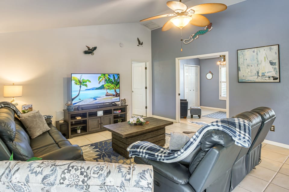 Lanai, Pool & Hot Tub! Fort Myers Coastal Retreat House in Cape Coral