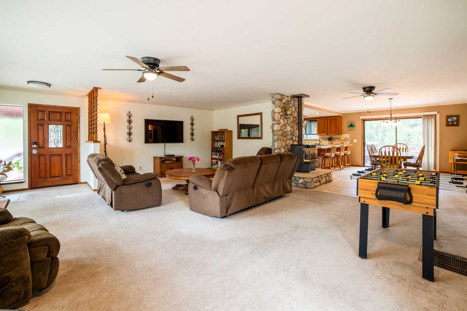 Deck & Hot Tub: Rustic Groveland Home! House in Groveland