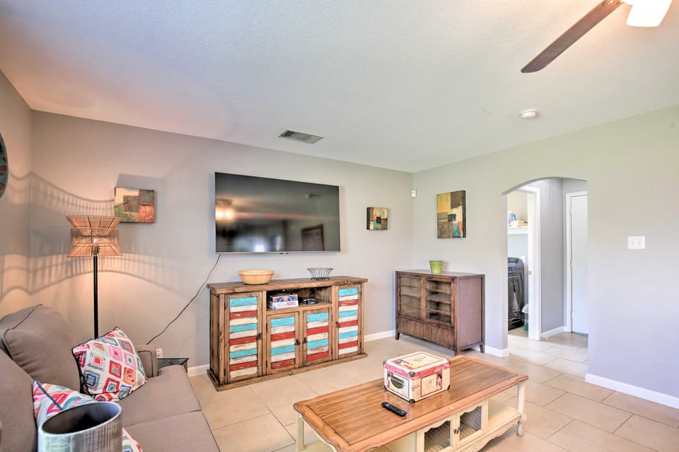 San Antonio Home w/ Hot Tub - 1 Mi to SeaWorld House in San Antonio