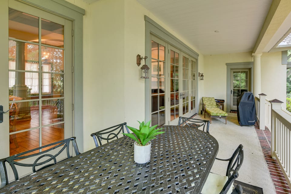 5 Mi to Old Town Bluffton: Cottage w/ Patio Cottage in Bluffton