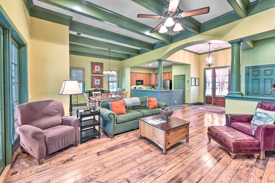 5 Mi to Old Town Bluffton: Cottage w/ Patio Cottage in Bluffton