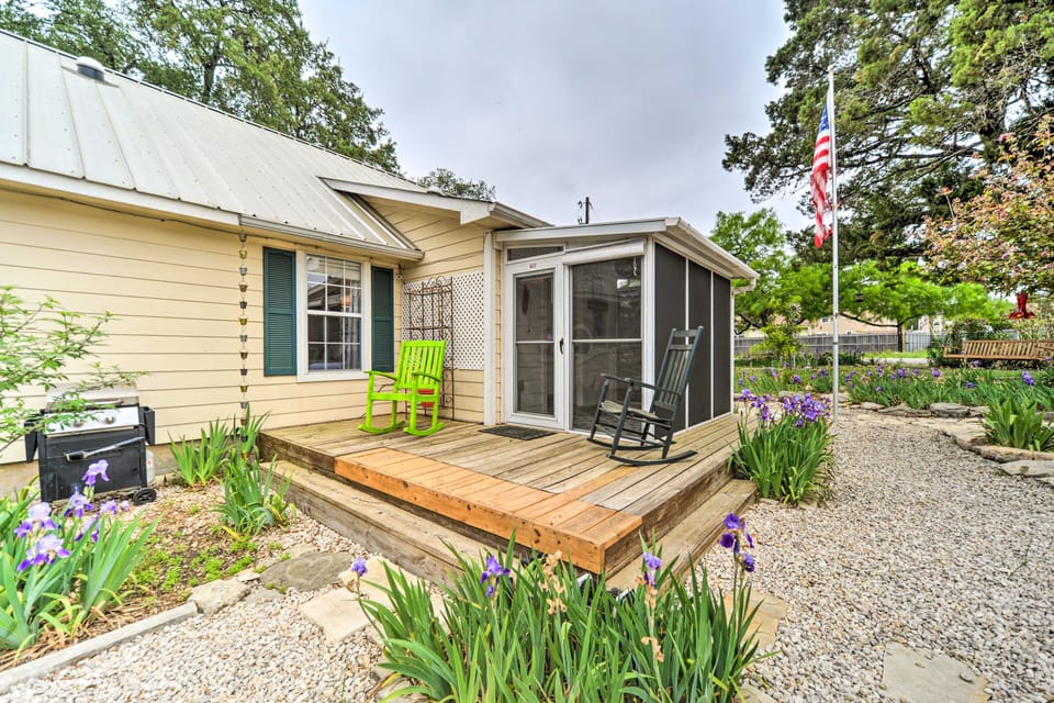 Cozy Canyon Lake Abode < 1 Mi to Boat Ramp! House in Canyon Lake