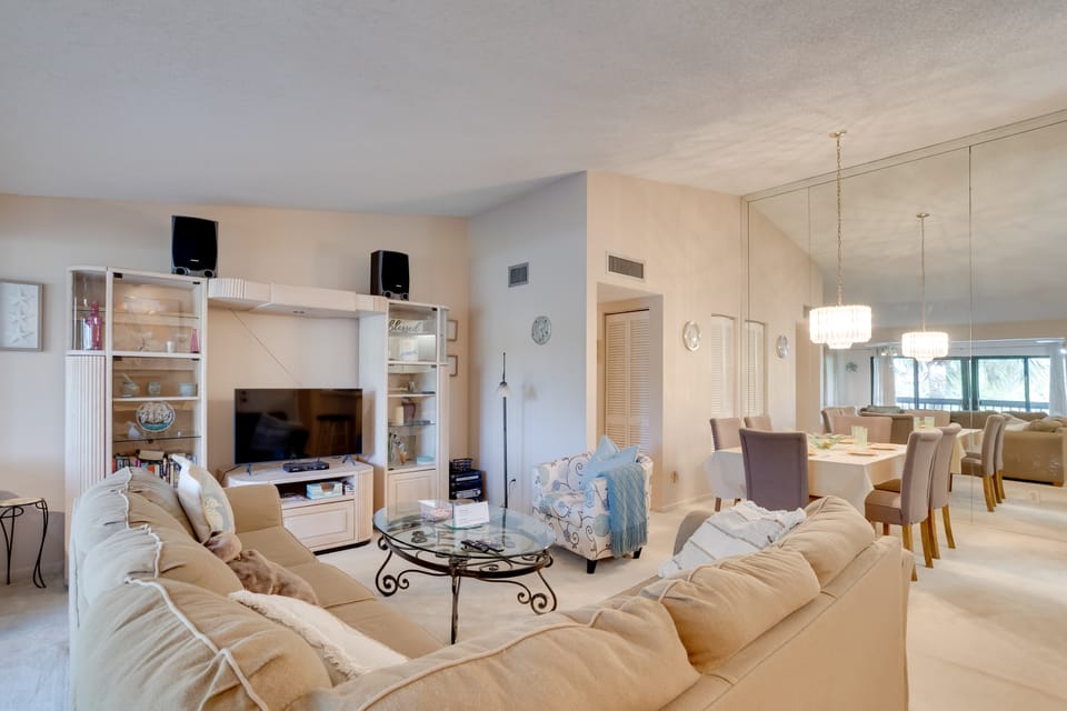 Pool & Ocean Access: Palm Beach Gardens Condo Apartment in Palm Beach Gardens