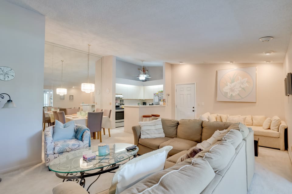 Pool & Ocean Access: Palm Beach Gardens Condo Apartment in Palm Beach Gardens