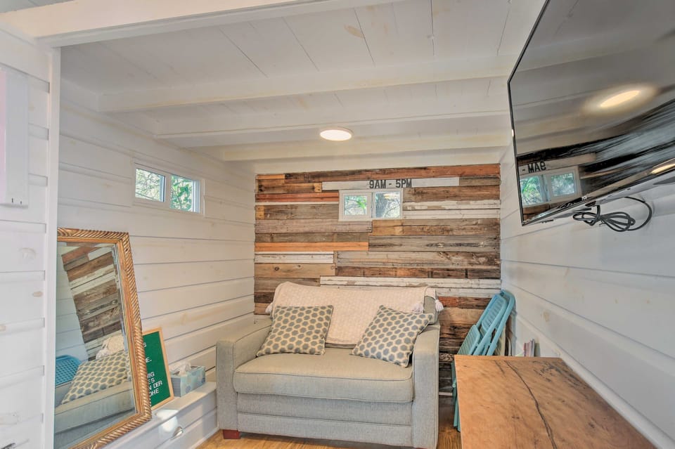 Unique Stay: 'Tiny Everest' San Antonio Home! Apartment in San Antonio
