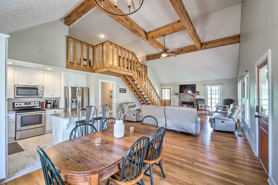 Bright ‘Green Gables’ Cabin: Hike, Swim & BBQ House in Kentucky
