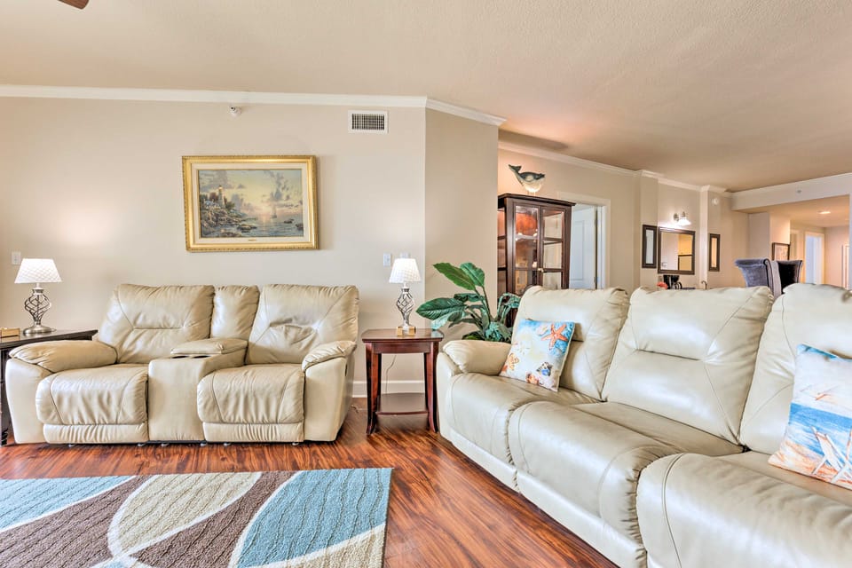Spacious Biloxi Getaway w/ Pools & Beach Access! Apartment in Biloxi