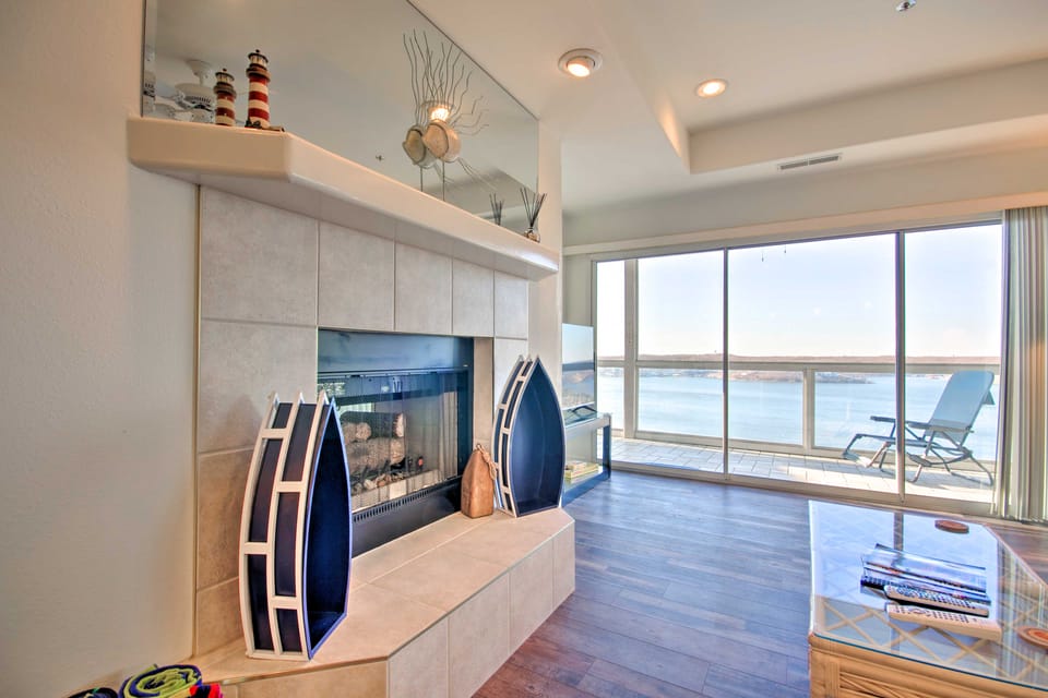 Pool + Water Views! 3rd-Floor Lake Ozark Retreat Apartment in Lake of the Ozarks