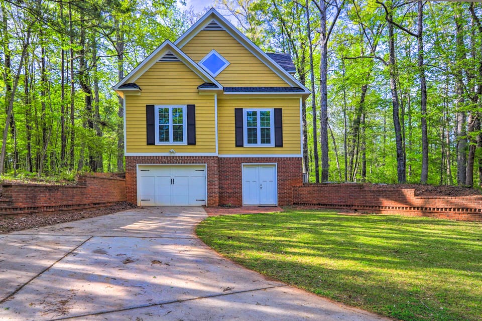 Fire Pit & Dock: Waterfront Lake Sinclair Getaway! House in Lake Sinclair