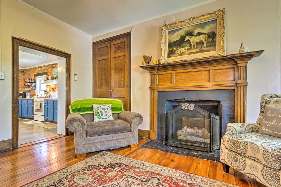 Historic 'Hammond House' w/ Wine Country View! House in Shenandoah Valley