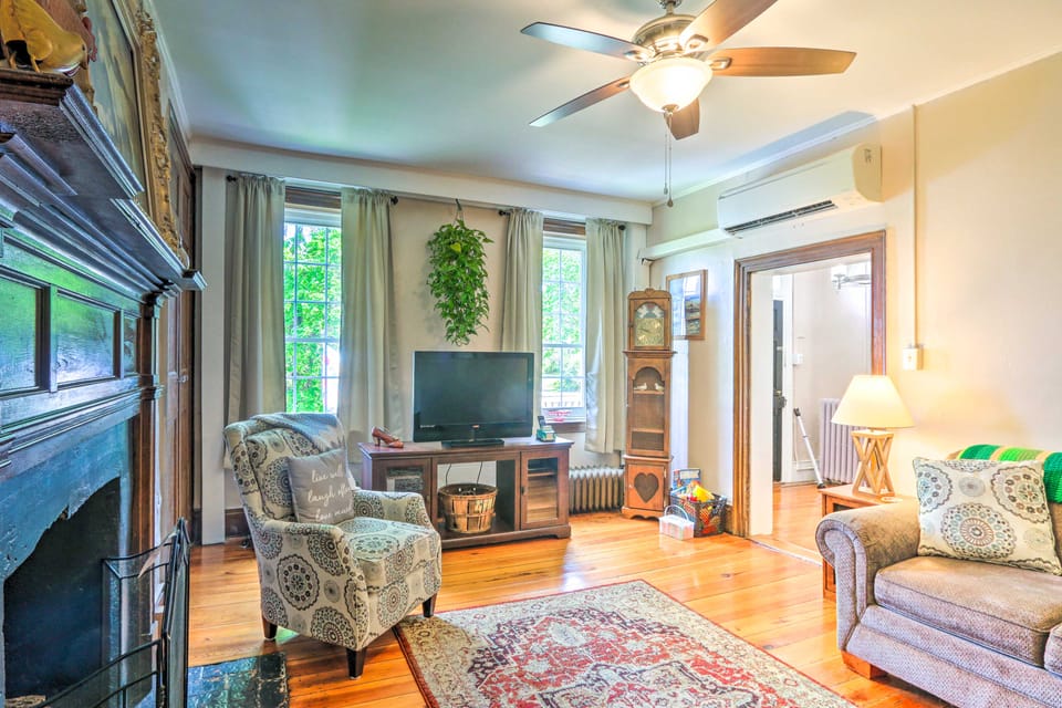 Historic 'Hammond House' w/ Wine Country View! House in Shenandoah Valley