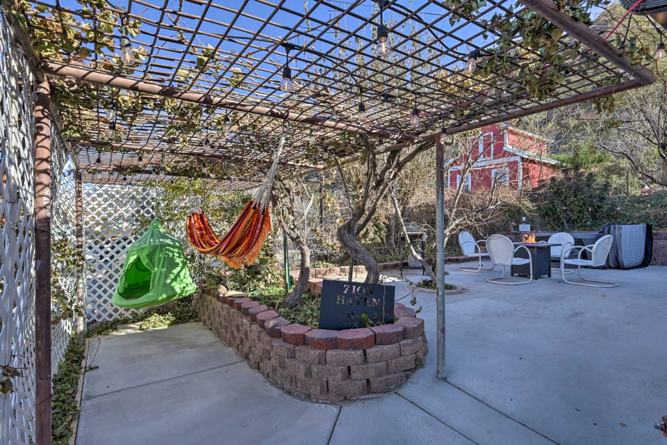 On-Site Trails! Hot Tub Hideaway in Zion Area Apartment in Hurricane