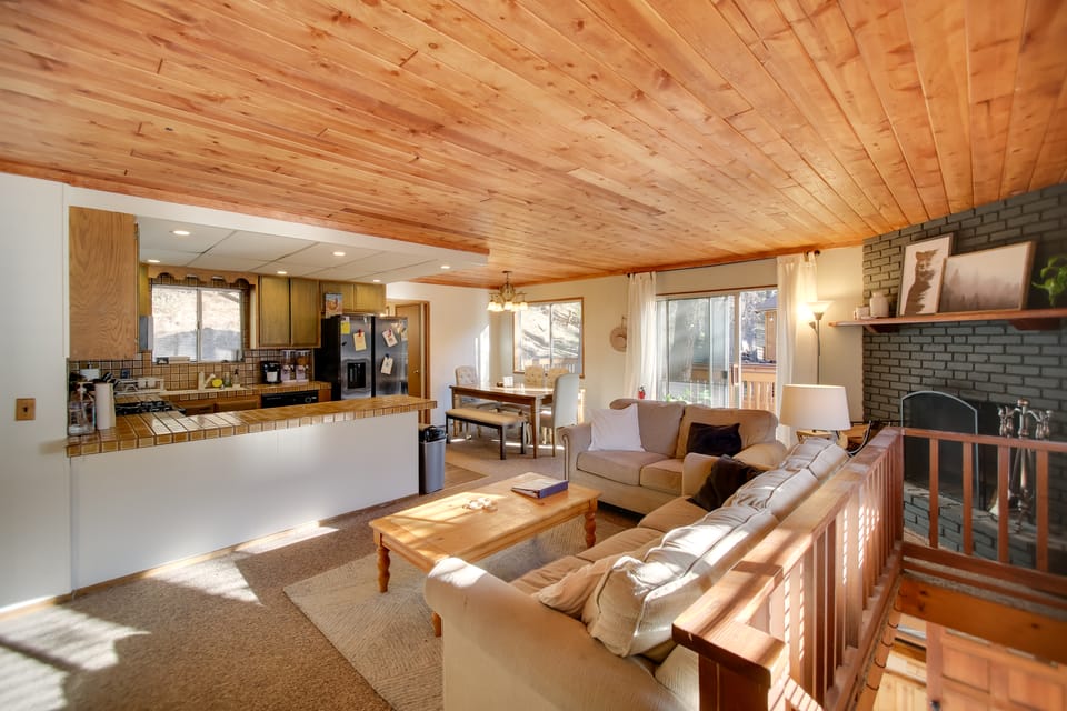 Peaceful & Idyllic Forest Cabin w/ Pool Table House in Pine Mountain Club