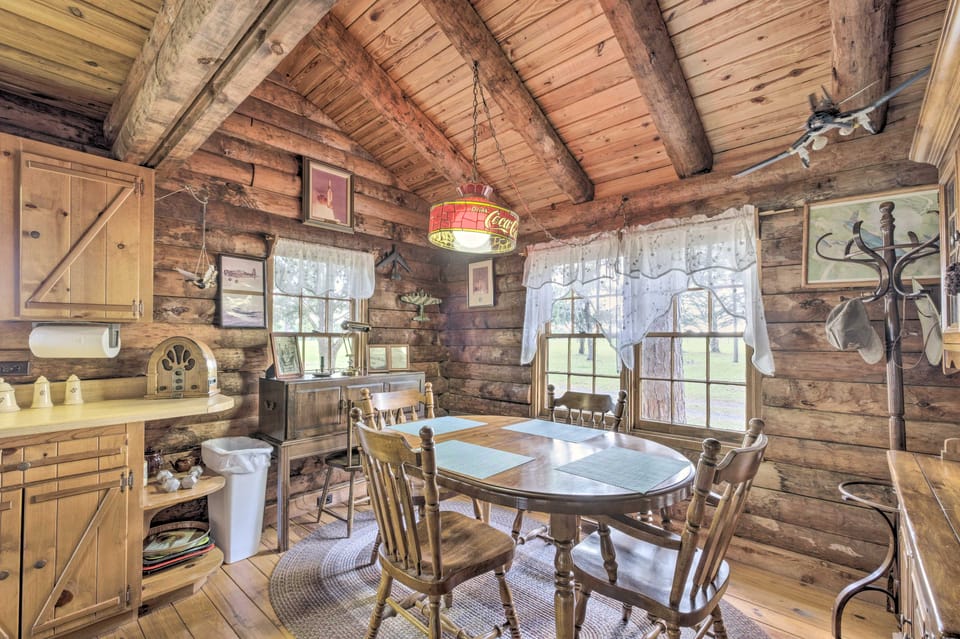 Quaint & Quiet Belleview Cabin on 35 Acres! House in Florida