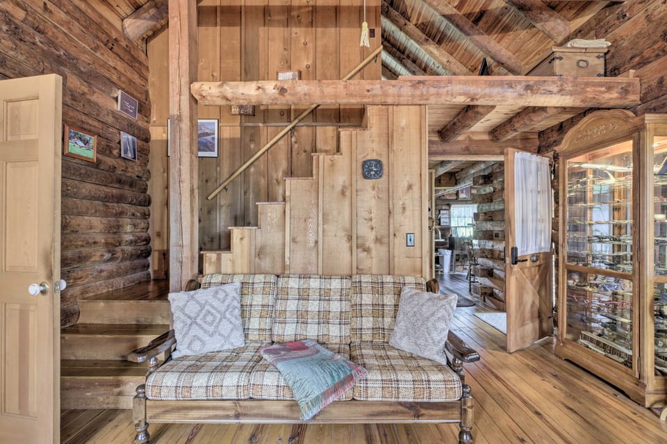 Quaint & Quiet Belleview Cabin on 35 Acres! House in Florida