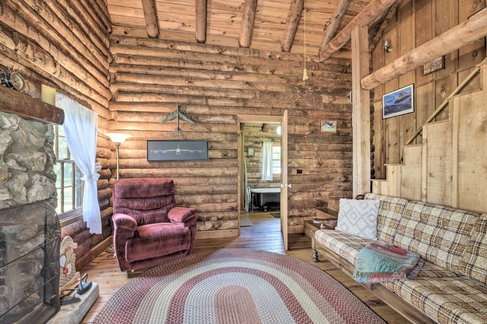 Quaint & Quiet Belleview Cabin on 35 Acres! House in Florida