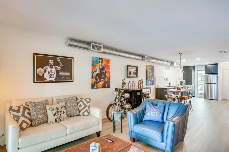 7 Mi to Winery: Lakefront Rockwall Home w/ Deck Apartment in Rockwall