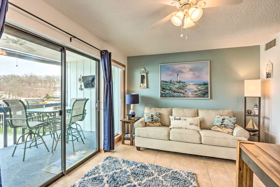 Pool + Boat Slip Available: Osage Beach Condo! Apartment in Osage Beach