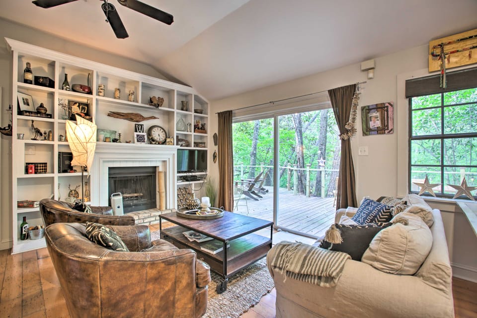 Enchanting 'Whitney Cabin' w/ Beach & Creek! Apartment in Mississippi