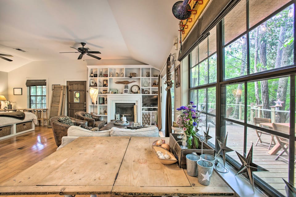 Enchanting 'Whitney Cabin' w/ Beach & Creek! Apartment in Mississippi