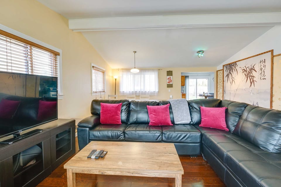 3 Mi to Michigan Stadium: Ann Arbor Home w/ Grill House in Ann Arbor