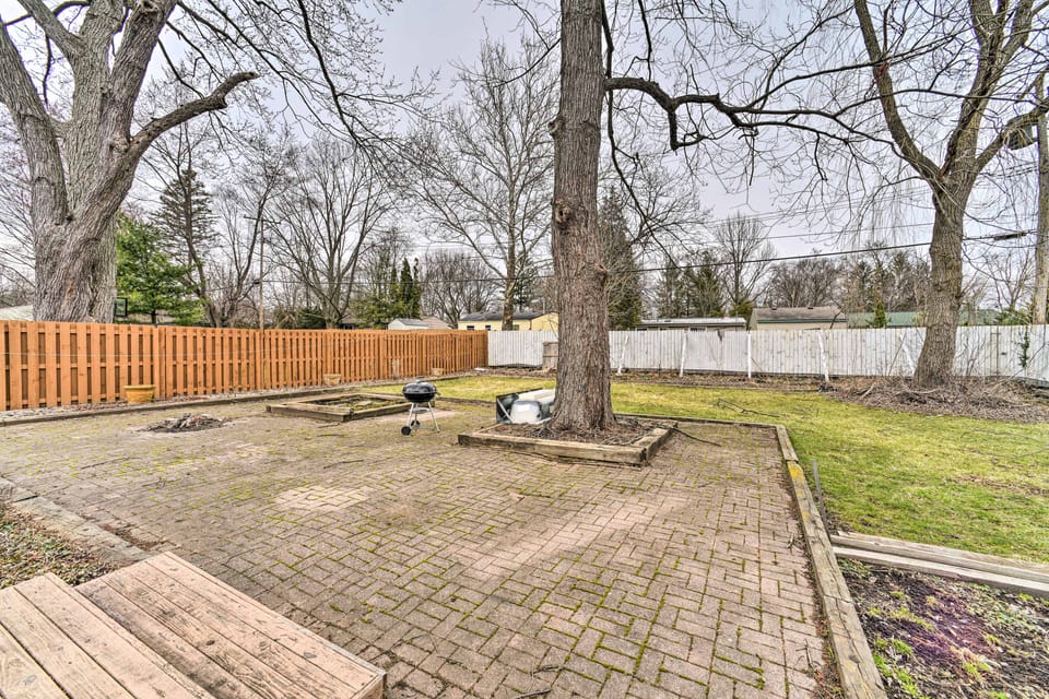 3 Mi to Michigan Stadium: Ann Arbor Home w/ Grill House in Ann Arbor