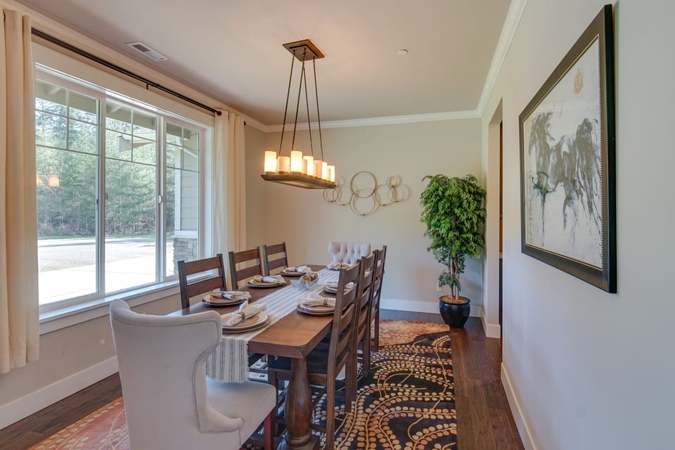 Spacious Carnation Home w/ Grill & Large Yard House in King County