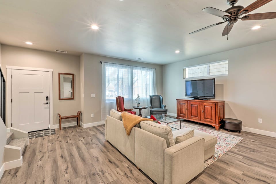 Modern Flagstaff Home, 4 Mi to Downtown! House in Flagstaff