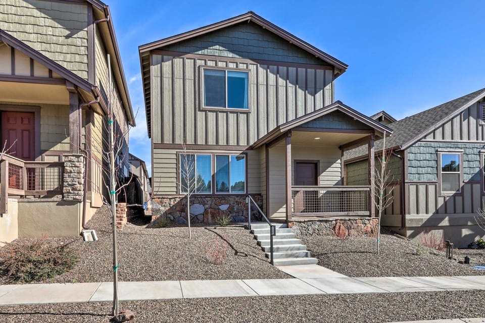 Modern Flagstaff Home, 4 Mi to Downtown! House in Flagstaff