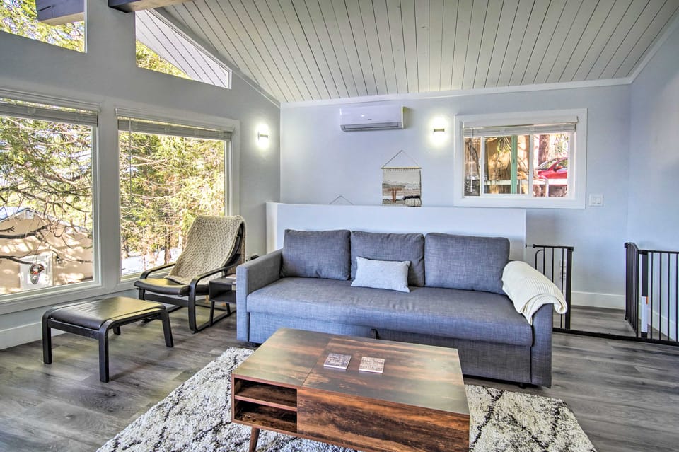 Chic Running Springs Forest Cabin w/ Deck! House in Running Springs