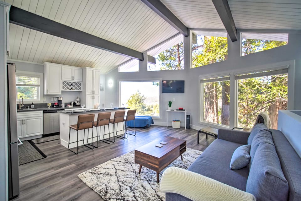 Chic Running Springs Forest Cabin w/ Deck! House in Running Springs