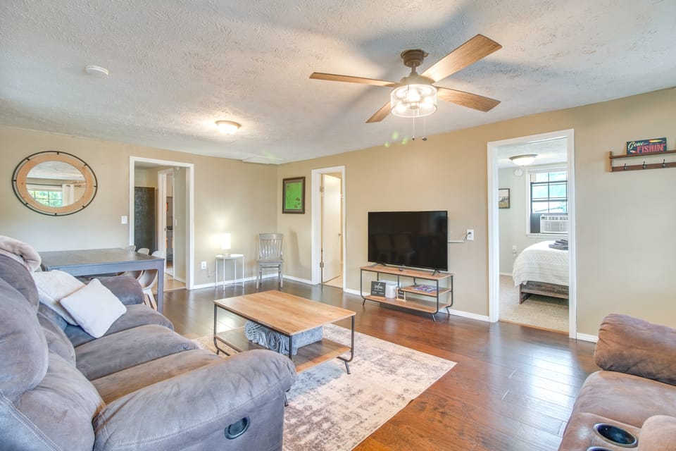 Half-Mi to Marina: Pet-Friendly Disney Home House in Lake O The Cherokees