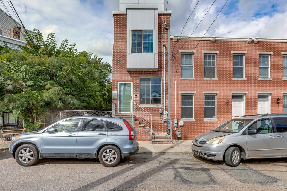 Philly Hub Near University City, Lincoln Financial Apartment in Philadelphia