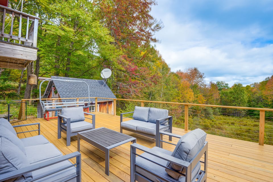 Storybook Stratton House: 3 Mi to Mount Snow! House in Vermont