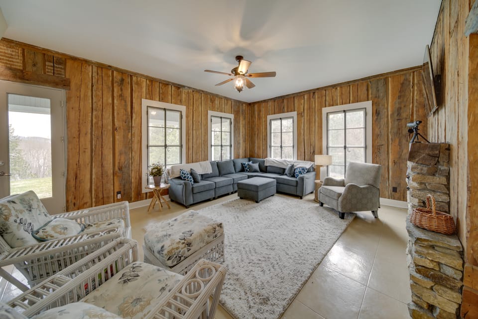 Scenic Loon Lake Adventure Retreat w/ Dock! House in Washington