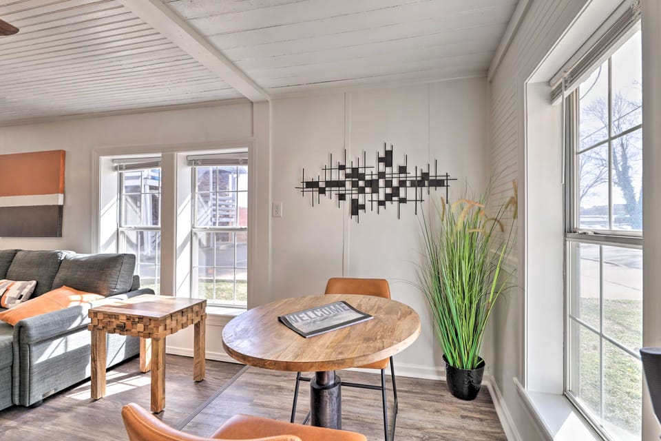 Idyllic Fayetteville Home - Walk to UA Campus! House in Fayetteville