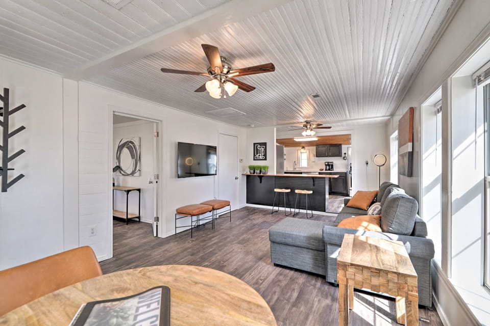 Idyllic Fayetteville Home - Walk to UA Campus! House in Fayetteville