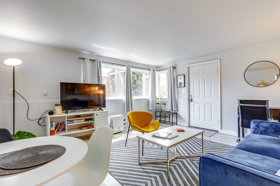 Walk to Water: Seattle Garden Apt w/ Shared Patio! Apartment in Magnolia Seattle