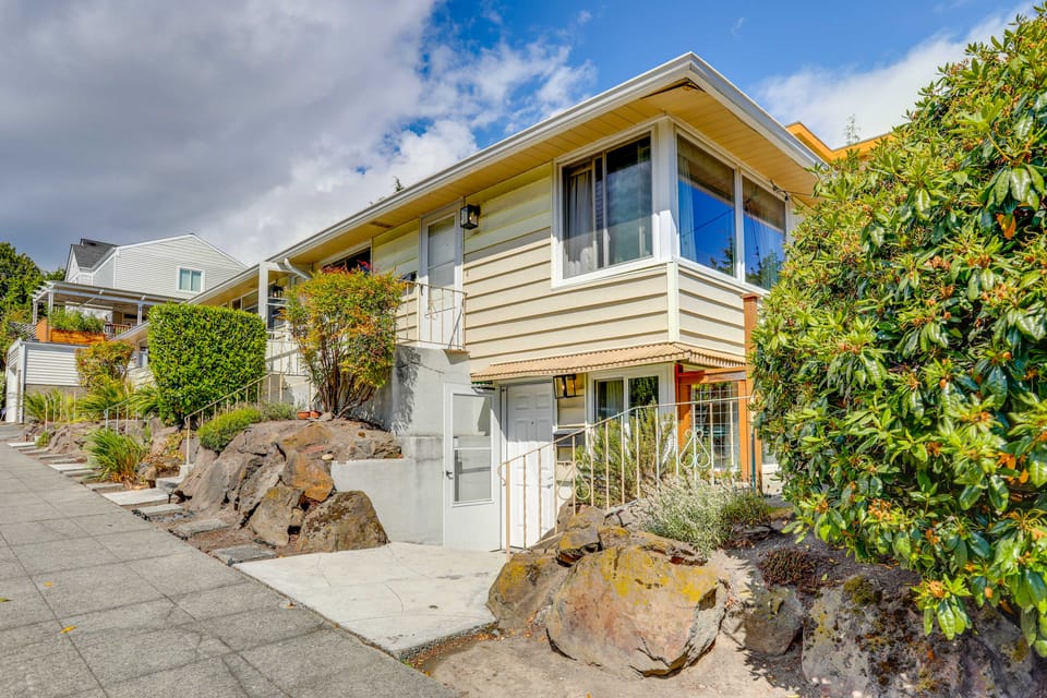 Walk to Water: Seattle Garden Apt w/ Shared Patio! Apartment in Magnolia Seattle