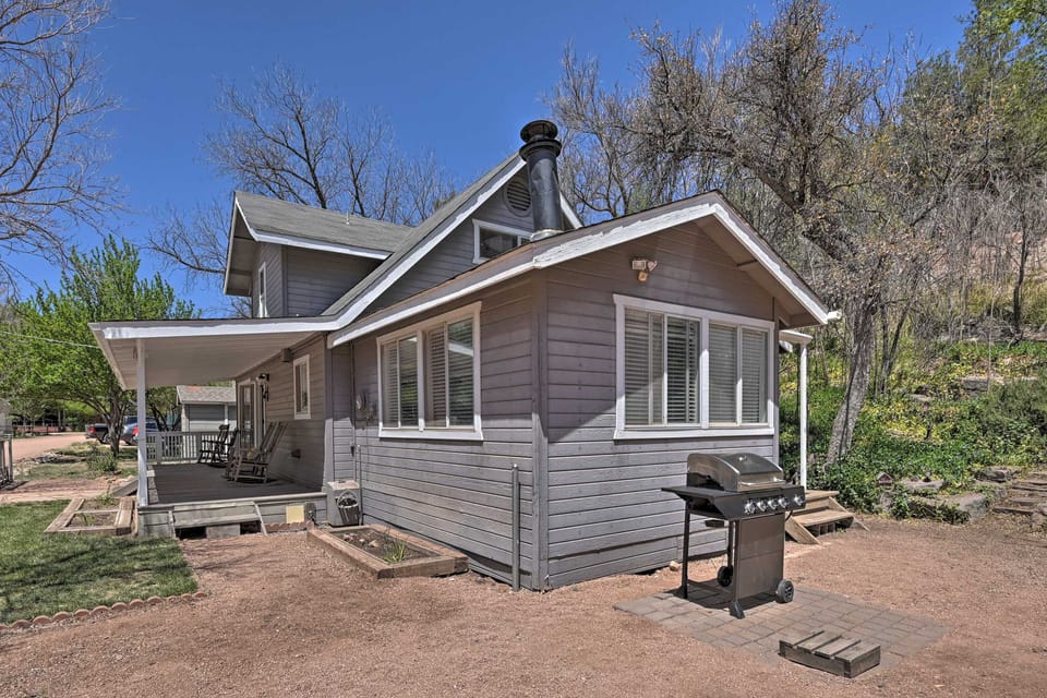 Whispering Pines Home: Fire Pit, Near Scenic Hikes Cottage in Gila County