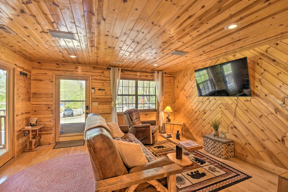 Cozy Hiawassee Cabin w/ Fire Pit & Mtn Views! House in Georgia