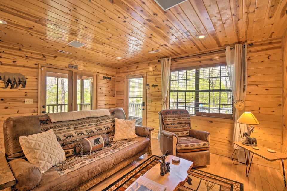 Cozy Hiawassee Cabin w/ Fire Pit & Mtn Views! House in Georgia