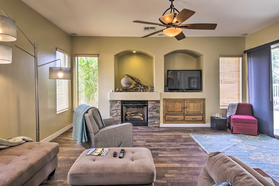 Pool Table, Yard & Grill: Luxe Queen Creek Escape House in Queen Creek