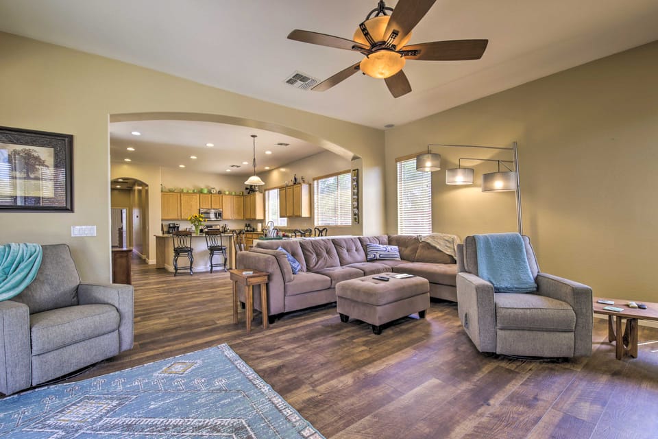 Pool Table, Yard & Grill: Luxe Queen Creek Escape House in Queen Creek