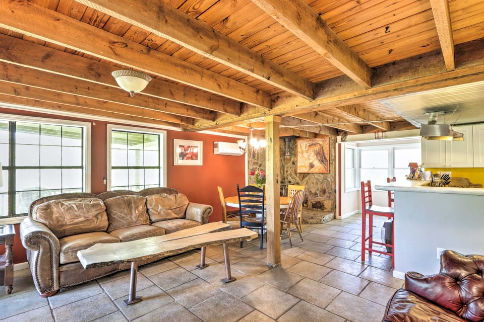 Charming Cottage w/ Deck in Blue Ridge! Cottage in Georgia