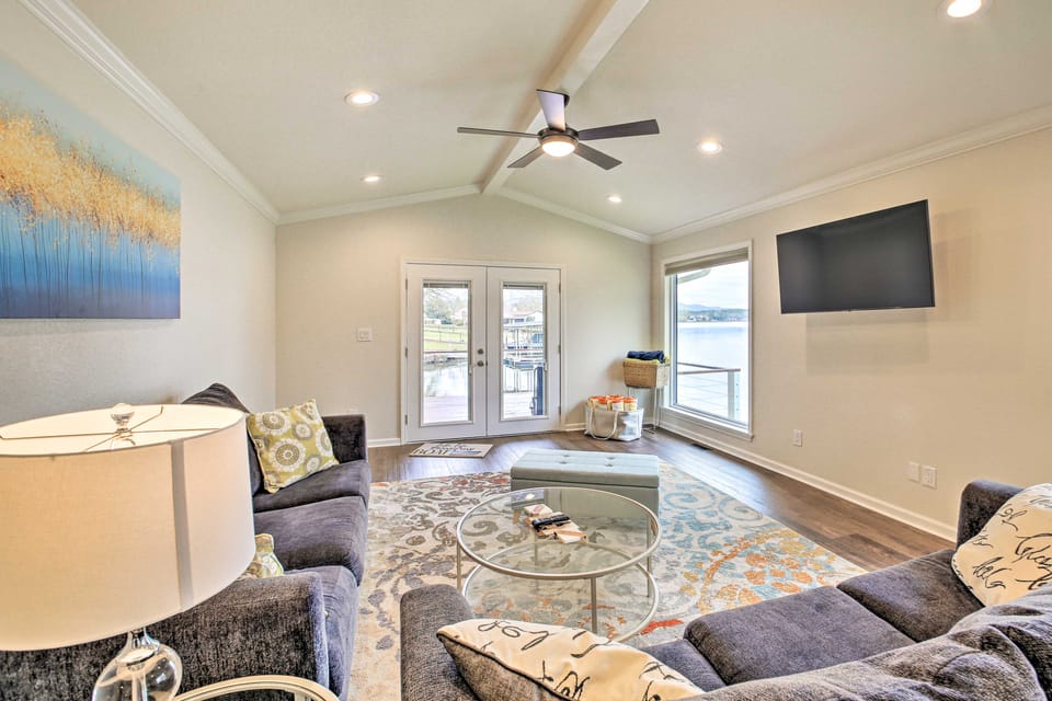 Boat Dock & Kayaks: Waterfront Hot Springs Home! House in Rockwell