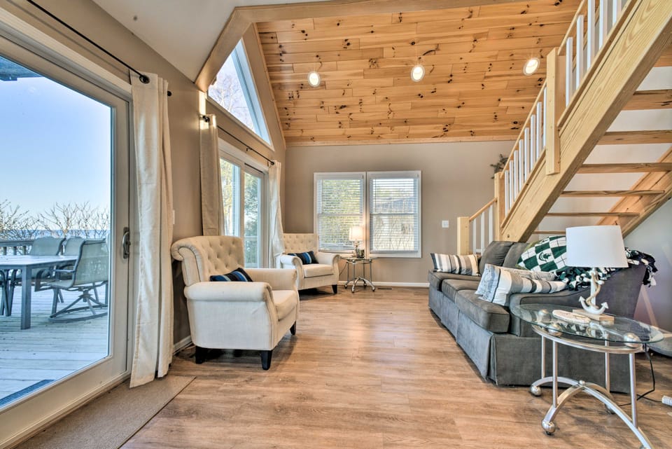 Lakefront Lexington Escape: Steps to Beach! Cottage in Michigan