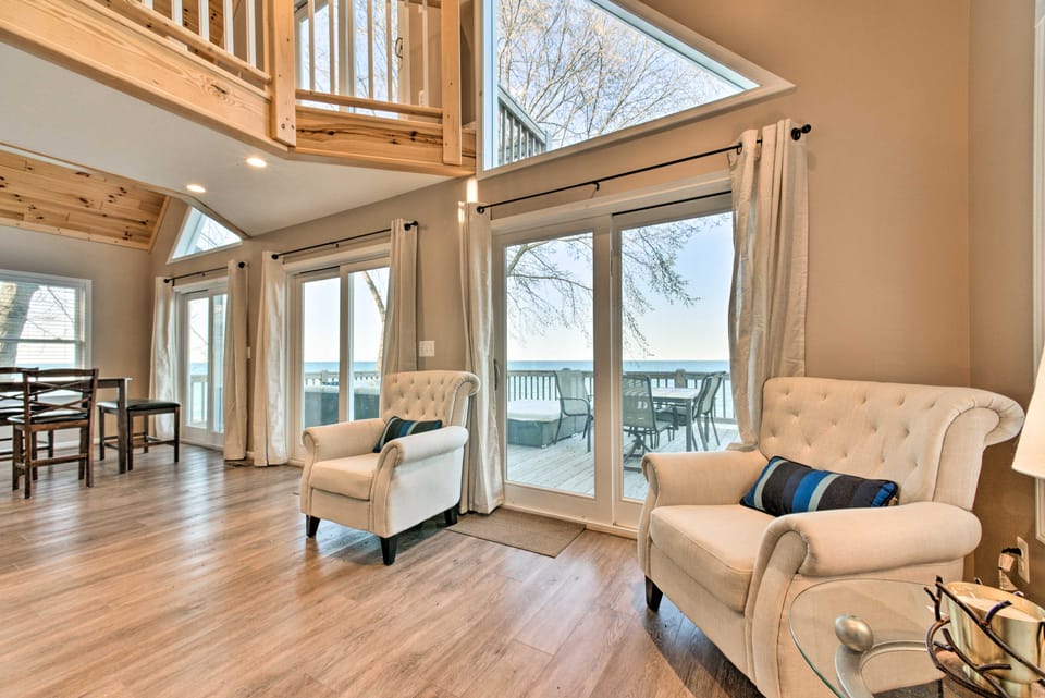 Lakefront Lexington Escape: Steps to Beach! Cottage in Michigan